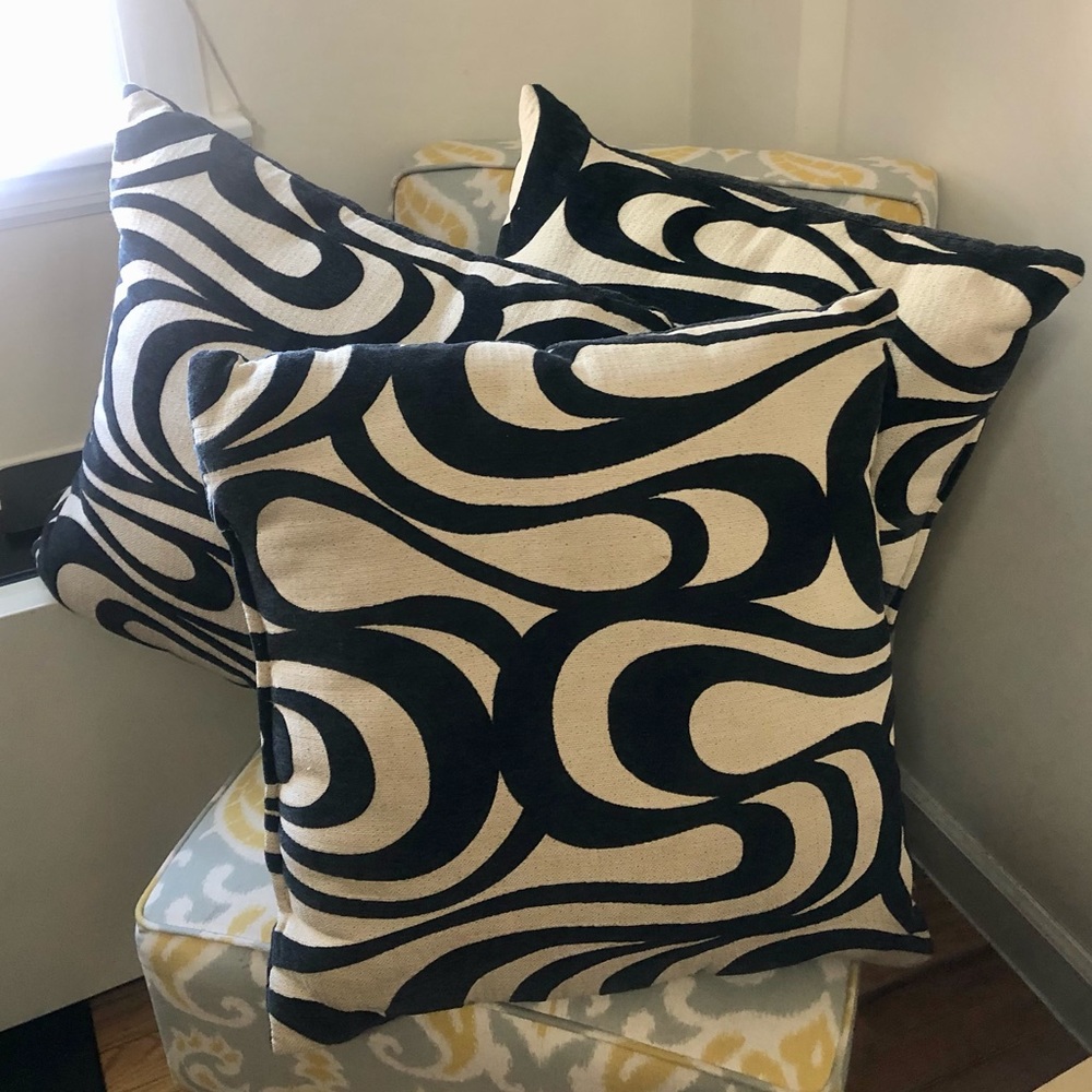 Set of 3 black and beige swirled design decorative accent pillows